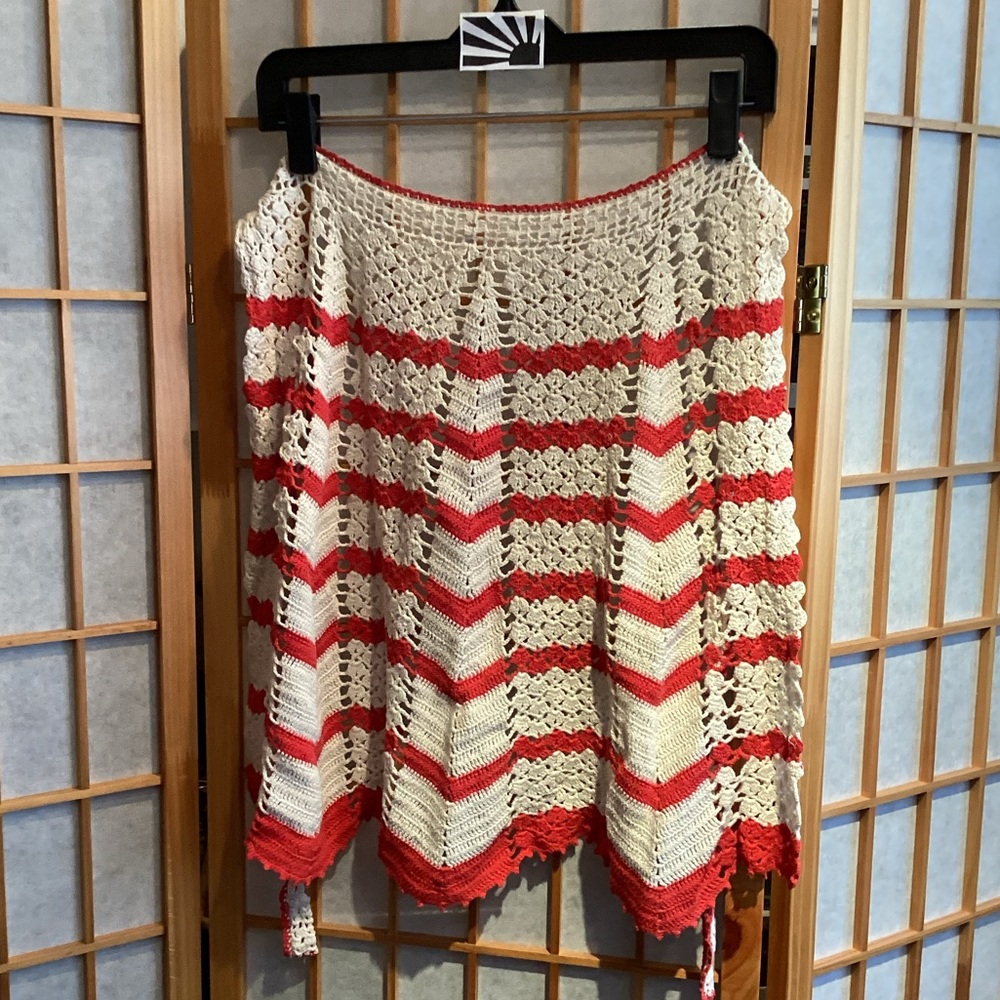 Vintage Handmade Crochet Half Apron / Waist Apron Cream & Red Stripe Knit
